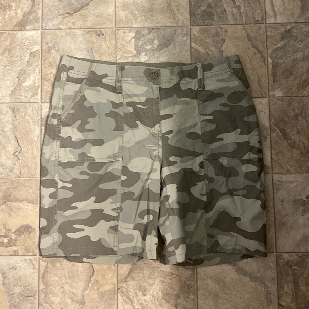 Chico's Green Camo Print Shorts Size 4